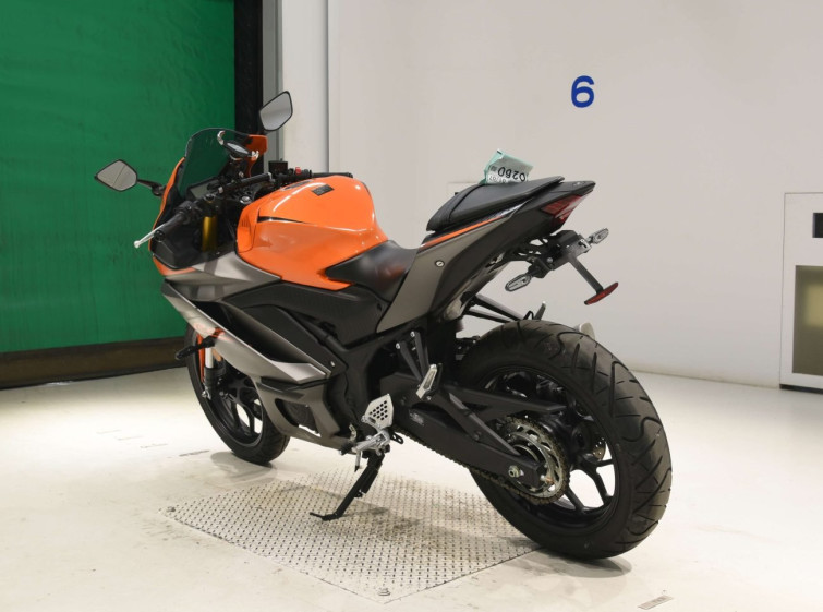 Мотоцикл Yamaha YZF-R25A з пробігом 4068 km з пробігом 4068 km