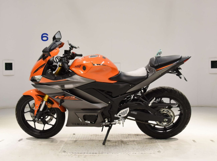Мотоцикл Yamaha YZF-R25A з пробігом 4068 km з пробігом 4068 km