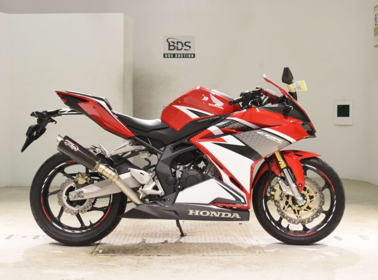 Мотоцикл Honda CBR250RR з пробігом 5351 km