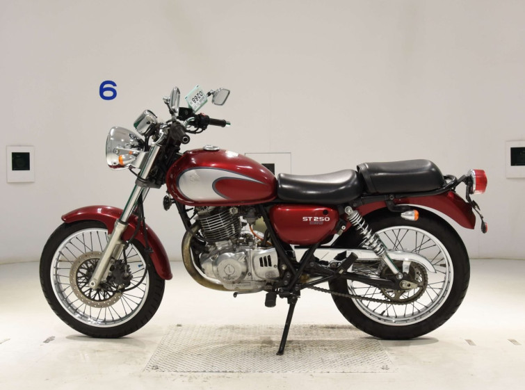 Мотоцикл Suzuki ST250E з пробігом 46638 km з пробігом 46638 km