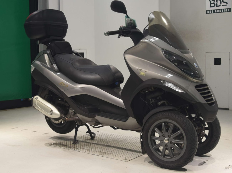 Мотоцикл Piaggio MP3 с пробегом 18064 km с пробегом 18064 km