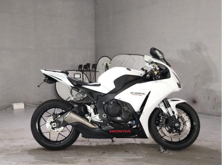 Мотоцикл Honda CBR1000RR с пробегом 3890 km
