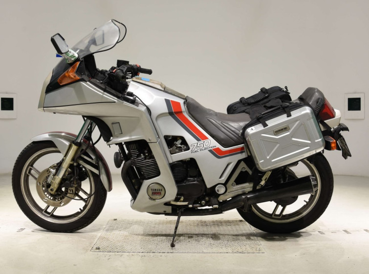 Мотоцикл Yamaha XJ750D з пробігом 30696 km з пробігом 30696 km