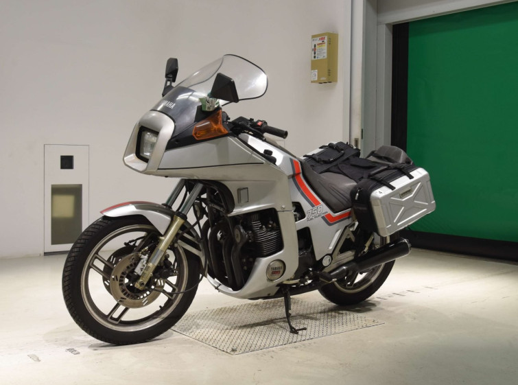 Мотоцикл Yamaha XJ750D з пробігом 30696 km з пробігом 30696 km