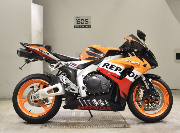 Мотоцикл Honda CBR1000RR с пробегом 15379 km