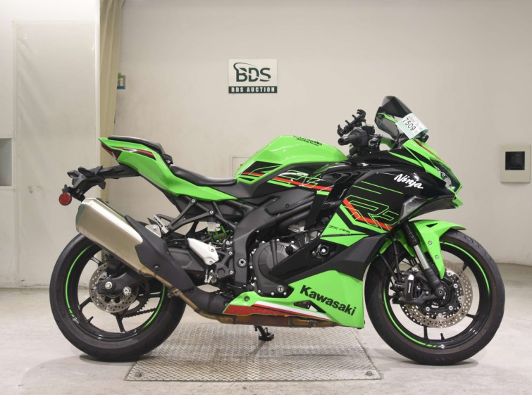 Мотоцикл Kawasaki ZX-4RR с пробегом 5842 km