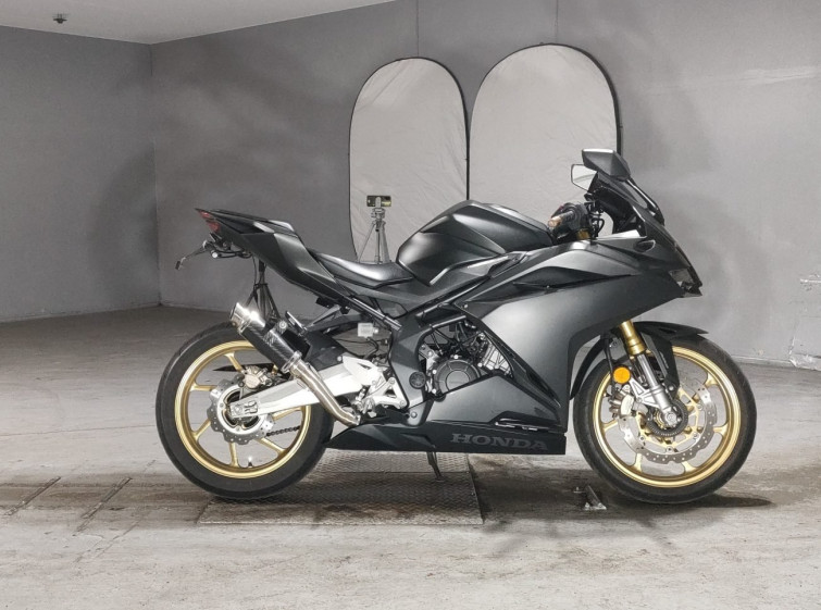 Мотоцикл Honda CBR250RR з пробігом 10900 km