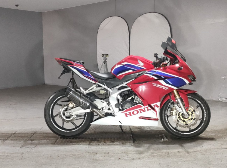 Мотоцикл Honda CBR250RR з пробігом 7777 km