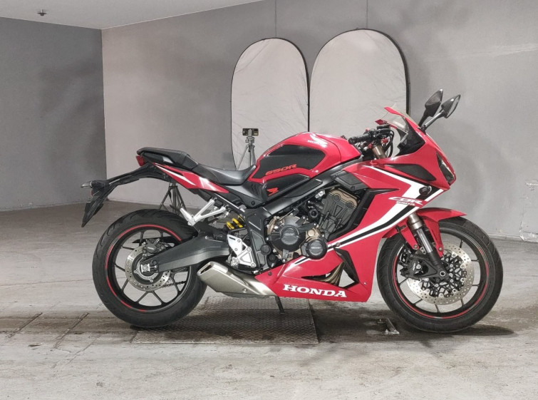 Мотоцикл Honda CBR650R с пробегом 28387 km