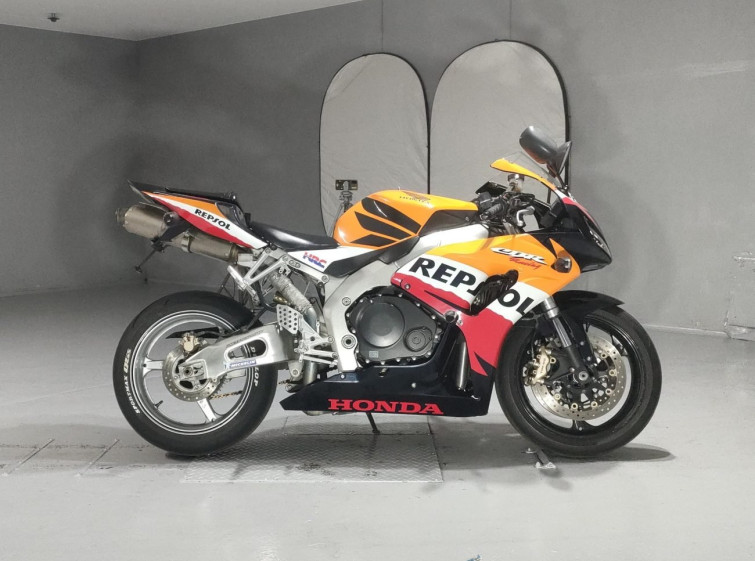 Мотоцикл Honda CBR1000RR с пробегом 42987 km
