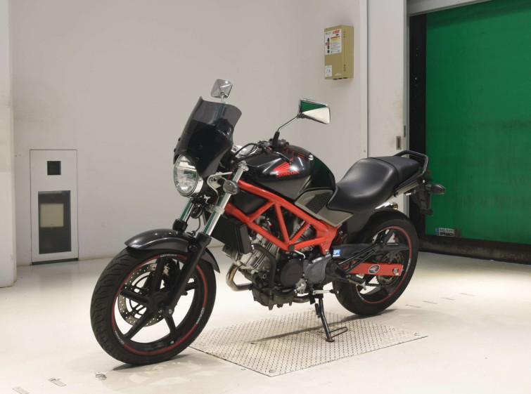 Мотоцикл Honda VTR250 з пробігом 21850 km з пробігом 21850 km