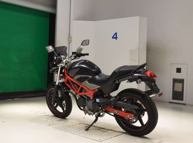 Мотоцикл Honda VTR250 з пробігом 21850 km з пробігом 21850 km