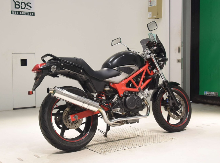 Мотоцикл Honda VTR250 з пробігом 21850 km з пробігом 21850 km