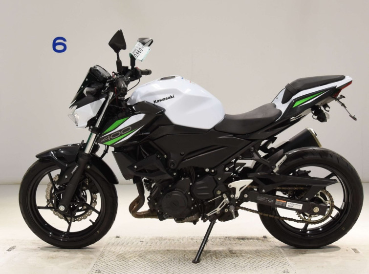 Мотоцикл Kawasaki Z400 з пробігом 15446 km з пробігом 15446 km