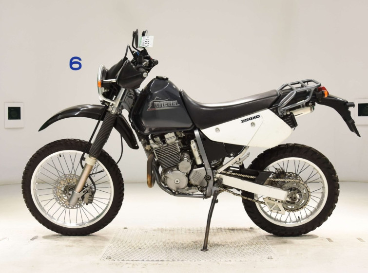 Мотоцикл Suzuki DJEBEL250XC с пробегом 28588 km с пробегом 28588 km
