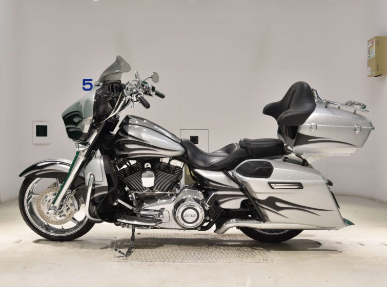 Мотоцикл HD STREET GLIDE FLHXSE1800 с пробегом 6367 km с пробегом 6367 km