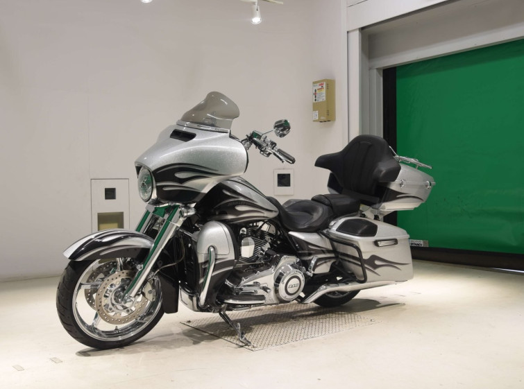 Мотоцикл HD STREET GLIDE FLHXSE1800 с пробегом 6367 km с пробегом 6367 km