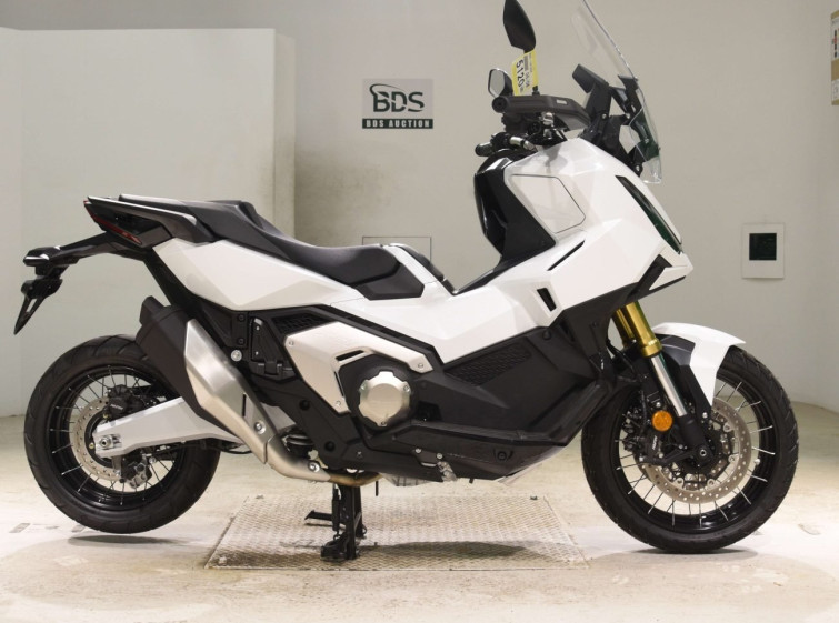 Мотоцикл Honda X-ADV750 с пробегом 155 km