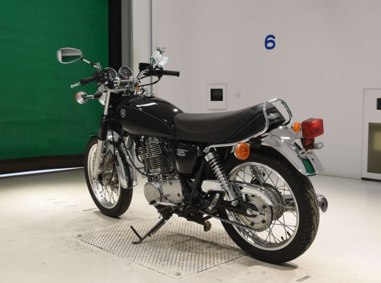 Мотоцикл Yamaha SR400 з пробігом 10609 km з пробігом 10609 km