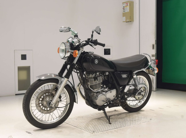Мотоцикл Yamaha SR400 з пробігом 10609 km з пробігом 10609 km