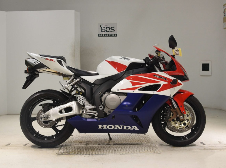 Мотоцикл Honda CBR1000RR с пробегом 9549 km
