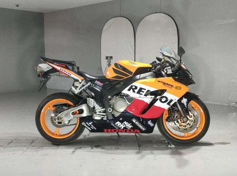 Мотоцикл Honda CBR1000RR с пробегом 64877 km