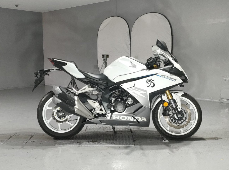 Мотоцикл Honda CBR250RR з пробігом 3238 km
