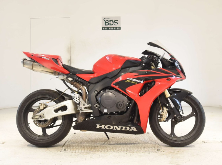 Мотоцикл Honda CBR1000RR с пробегом 53153 km