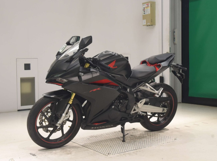 Мотоцикл Honda CBR250RR с пробегом 7067 km с пробегом 7067 km