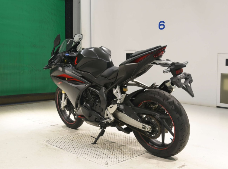 Мотоцикл Honda CBR250RR с пробегом 7067 km с пробегом 7067 km