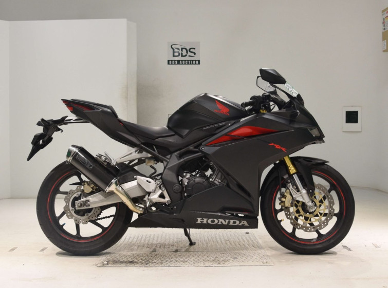 Мотоцикл Honda CBR250RR с пробегом 7067 km с пробегом 7067 km