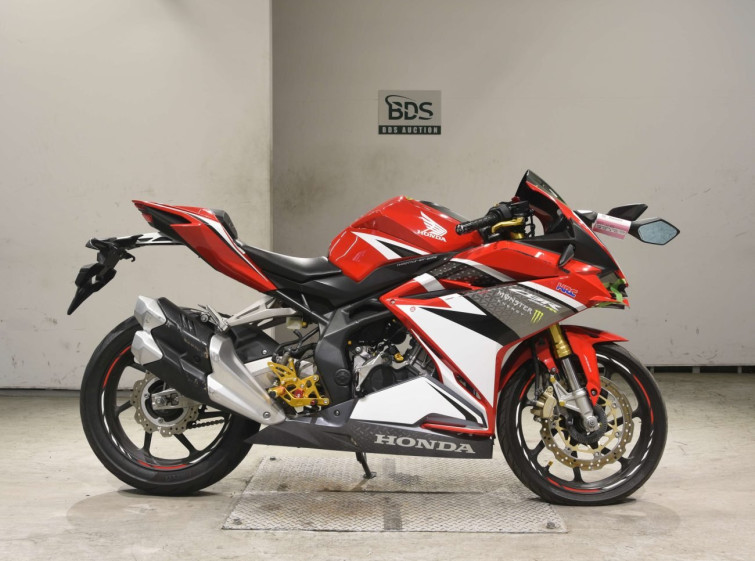 Мотоцикл Honda CBR250RR з пробігом 32439 km