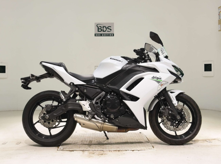 Мотоцикл Kawasaki NINJA650 с пробегом 4930 km