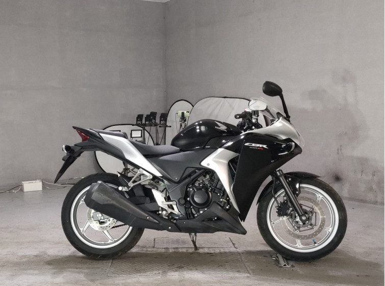 Мотоцикл Honda CBR250R з пробігом 3995 km
