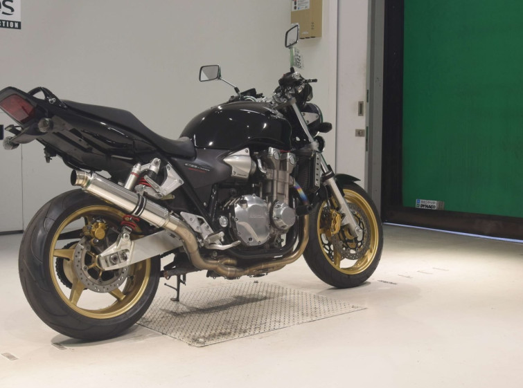 Мотоцикл Honda CB1300SF с пробегом 25493 km с пробегом 25493 km