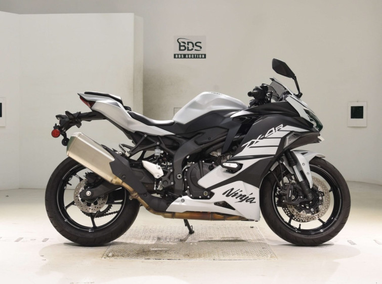 Мотоцикл Kawasaki ZX-4R SE с пробегом 6416 km с пробегом 6416 km