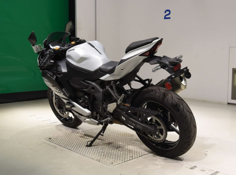 Мотоцикл Kawasaki ZX-4R SE с пробегом 6416 km с пробегом 6416 km