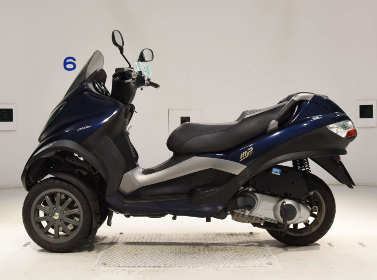 Мотоцикл Piaggio MP3 з пробігом 1912 km з пробігом 1912 km