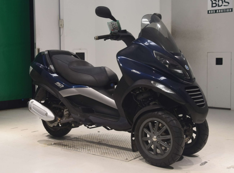 Мотоцикл Piaggio MP3 з пробігом 1912 km з пробігом 1912 km