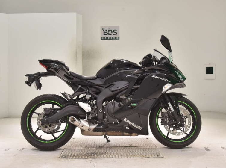 Мотоцикл Kawasaki NINJA ZX-25R з пробігом 1699 km