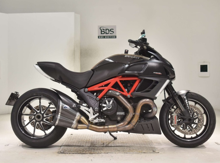 Мотоцикл Ducati DIAVEL CARBON с пробегом 14742 km