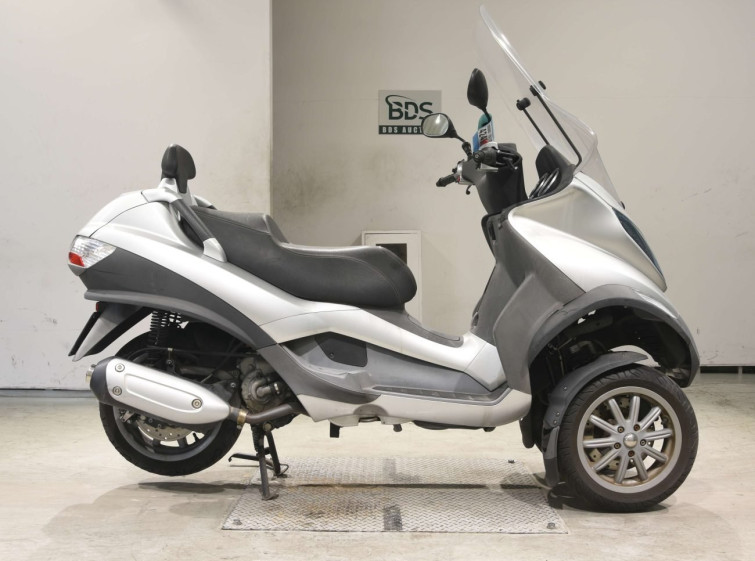 Мотоцикл Piaggio MP3 250FL