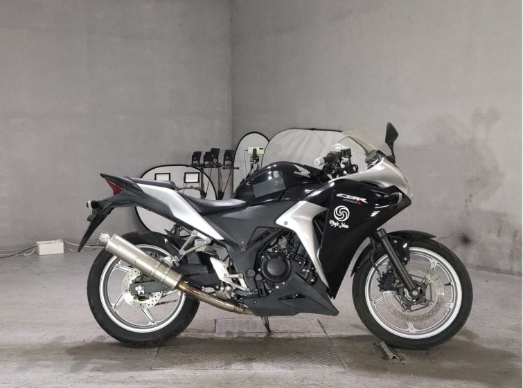 Мотоцикл Honda CBR250R з пробігом 17608 km