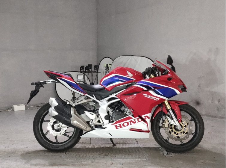 Мотоцикл Honda CBR250RR з пробігом 15408 km