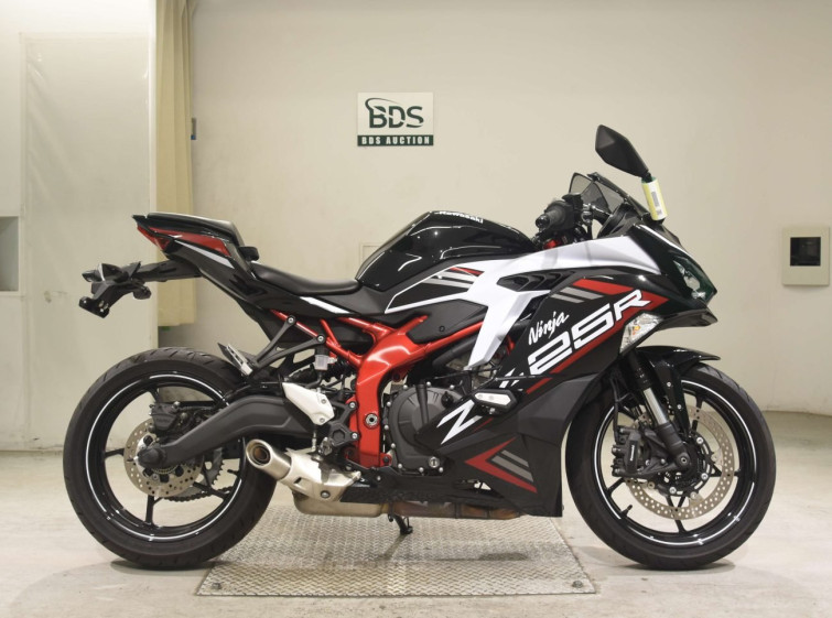 Мотоцикл Kawasaki NINJA ZX-25R з пробігом 1597 km