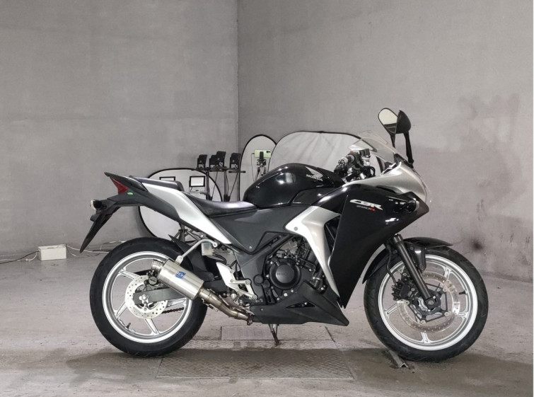 Мотоцикл Honda CBR250R з пробігом 4573 km