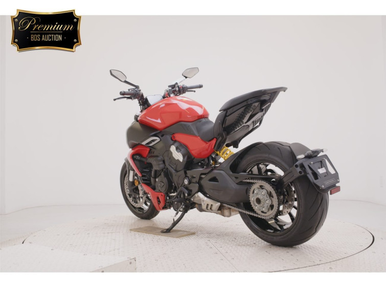Мотоцикл Ducati DIAVEL з пробігом 2076 km з пробігом 2076 km