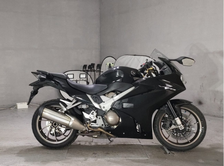 Мотоцикл Honda VFR800F з пробігом 30837 km