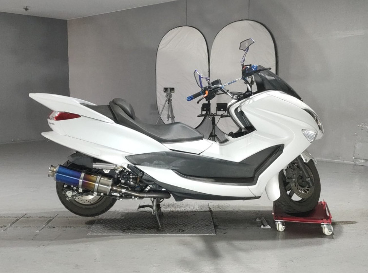 Мотоцикл Yamaha MAJESTY 250