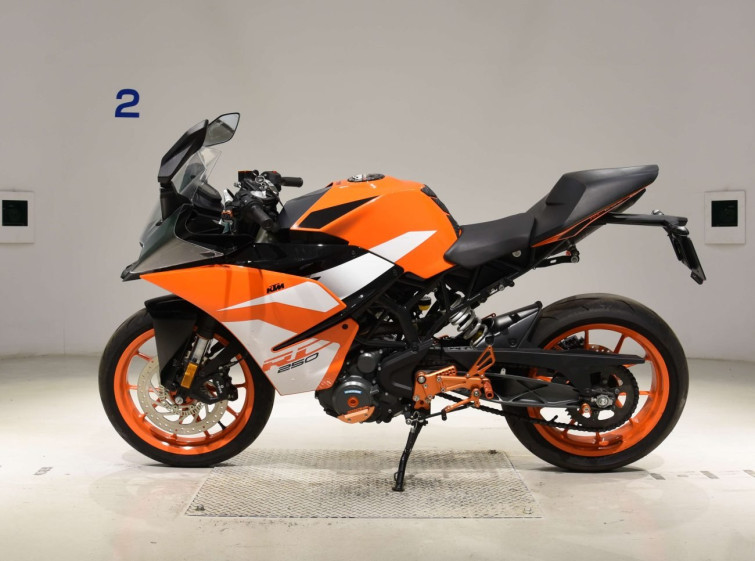 Мотоцикл KTM RC 250 с пробегом 9408 km с пробегом 9408 km